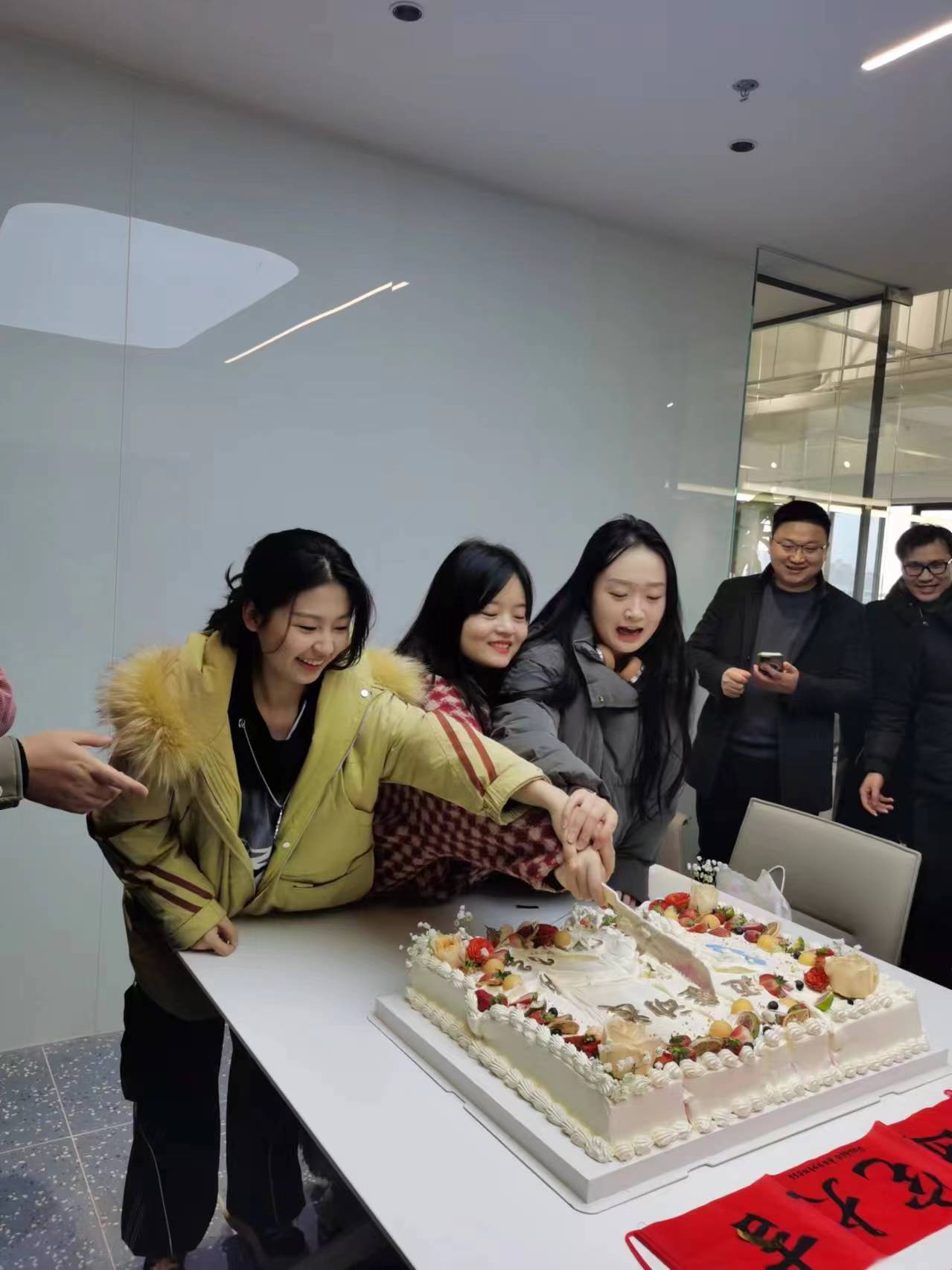 上海邁維動(dòng)漫科技有限公司喜迎新年喬遷之喜：立足新起點(diǎn)，開啟新征程！(圖13)